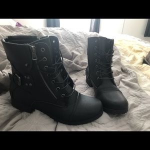 Combat boots